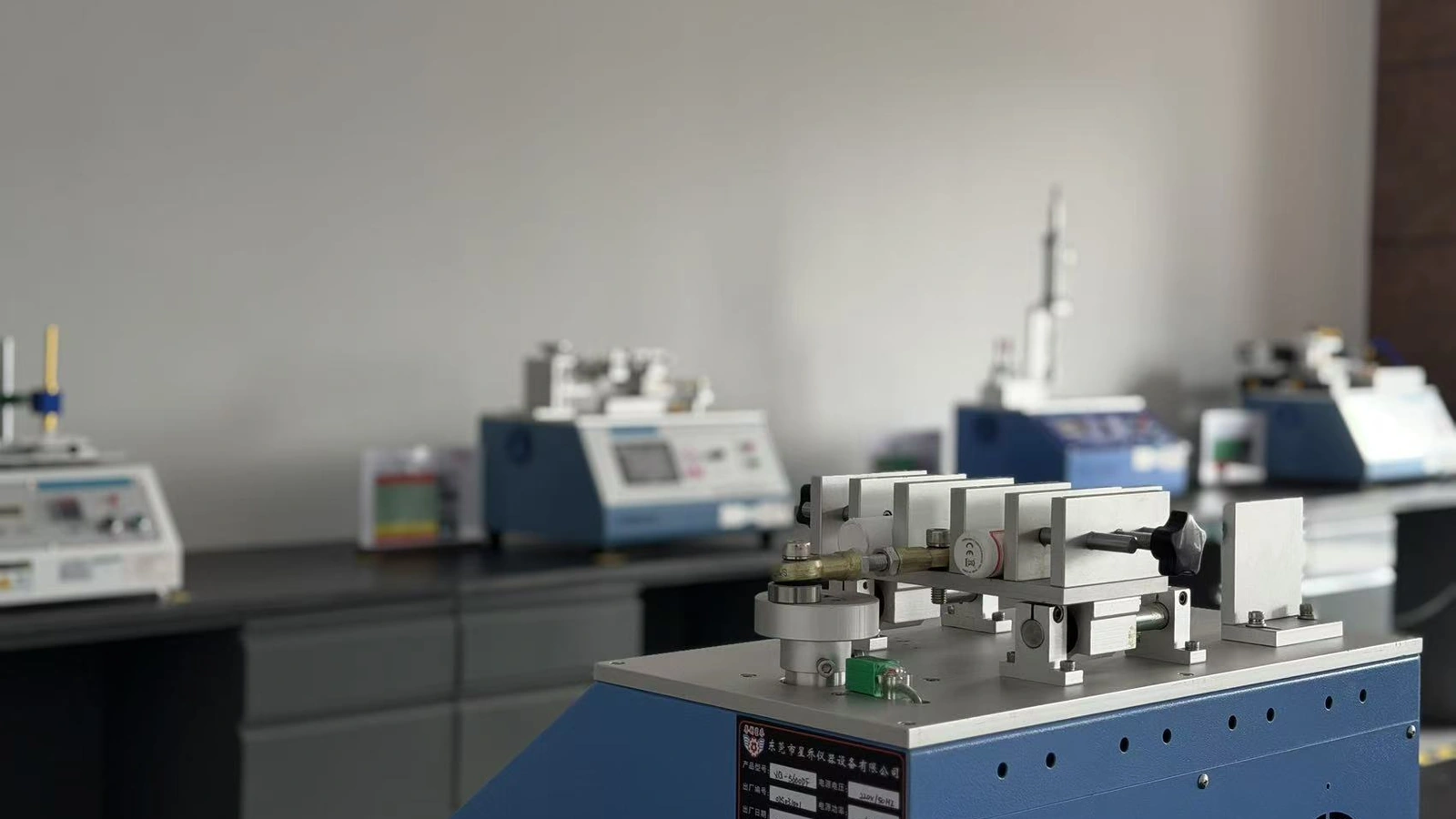 Electric toothbrush testing equipment at GEEKO